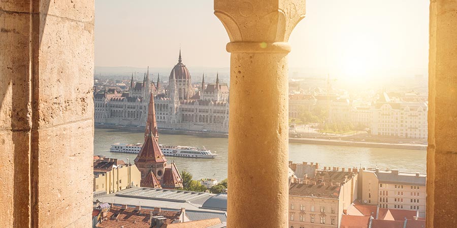 Experiencing the beauty of Budapest on an evening Danube cruise