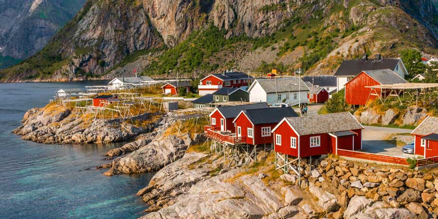 Cruising into the otherworldly Lofoten Isles
