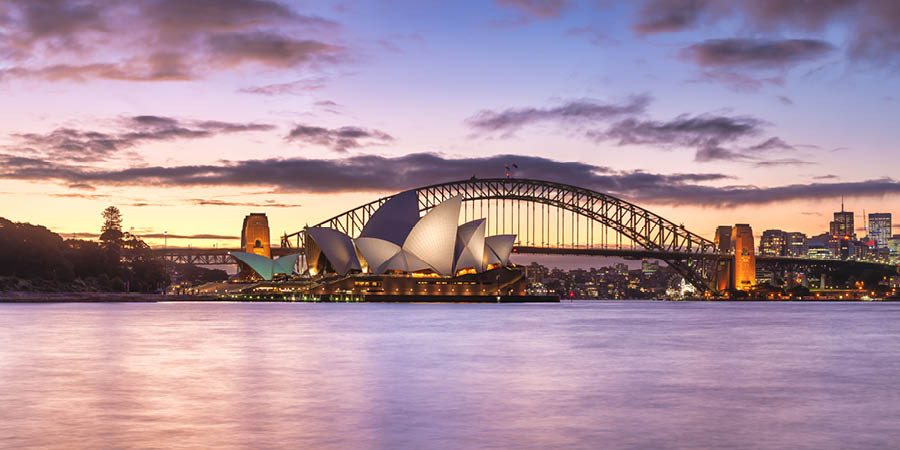 Experiencing a Sydney Harbor dinner cruise