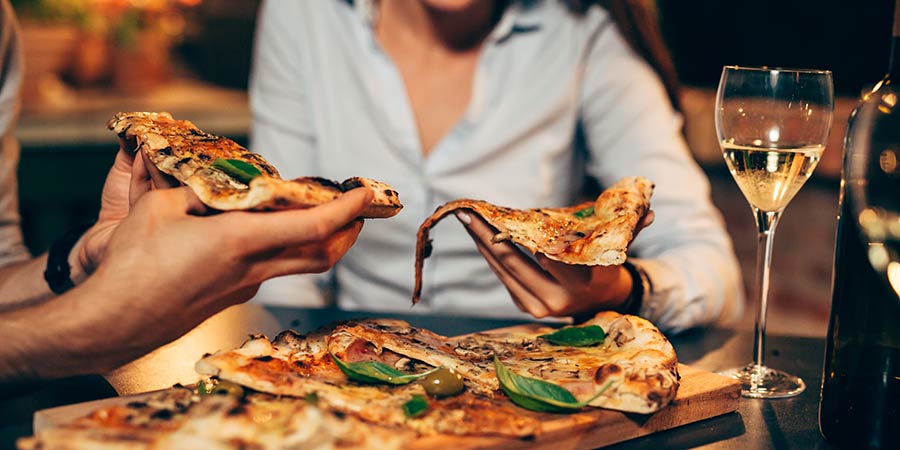 Cooking authentic pizzas at a Tuscan vineyard